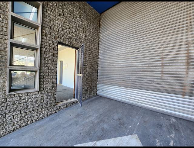 580M² WAREHOUSE TO LET IN HALFWAY GARDENS